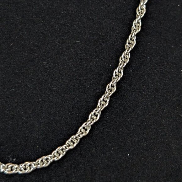 V. Liz Claiborne Rounded Link Rope Chain - Picture 3 of 6